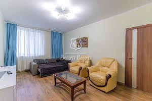 квартира за адресою Анни Ахматової вул., 30