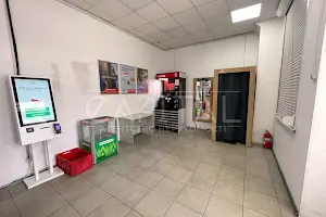 комерційна за адресою Салютна вул., 5Б