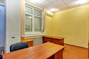 комерційна за адресою Анни Ахматової вул., 35