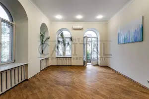 комерційна за адресою Лютеранська вул., 12