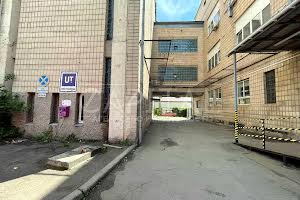 комерційна за адресою Салютна вул., 5Б
