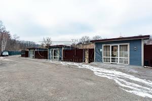 комерційна за адресою Шкільна вул., 1