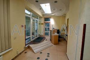 комерційна за адресою Саксаганського вул., 67-Б