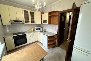 квартира за адресою Анни Ахматової вул., 6