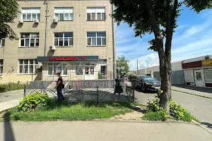 комерційна за адресою Салютна вул., 5Б