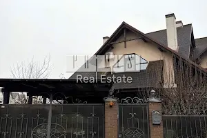 дом по адресу с. Святопетровское, Полевая ул.