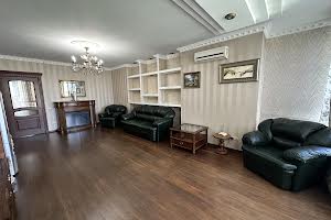 квартира за адресою Ахматова, 30