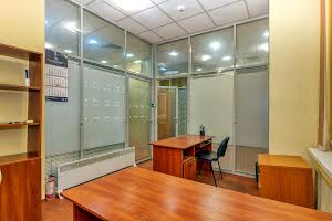 комерційна за адресою Анни Ахматової вул., 35