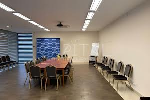 комерційна за адресою Федора Ернста вул., 3Б