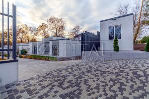будинок за адресою с. Лісники, Центральна вул., 1