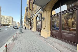 комерційна за адресою Велика Васильківська вул. (Червоноармійська), 1-3