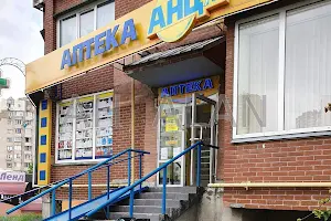 комерційна за адресою Драгоманова вул., 17