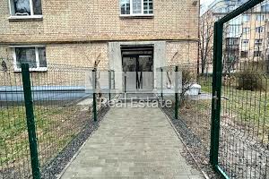 комерційна за адресою Олександра Копиленка вул., 3
