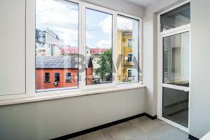 комерційна за адресою Саксаганського вул., 37-К