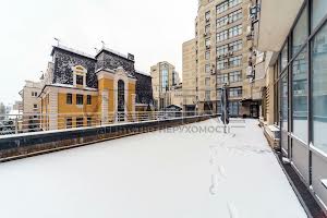комерційна за адресою Володимирська вул., 49-А