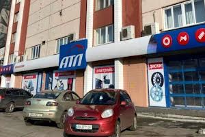 комерційна за адресою Братиславська вул., 52