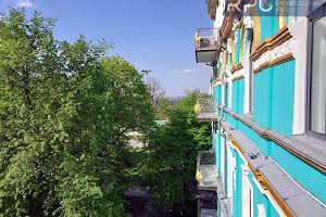 комерційна за адресою Володимирська вул., 4