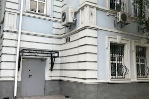 комерційна за адресою Саксаганського вул., 106Б