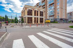 комерційна за адресою Метрологічна вул., 56