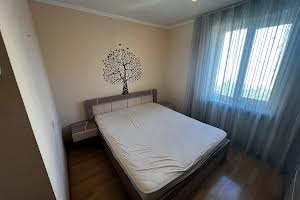 квартира за адресою Тролейбусна вул., 18