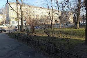комерційна за адресою Празька вул., 32
