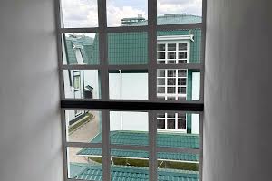 комерційна за адресою Дипломатична, 4