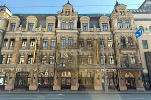 комерційна за адресою Бессарабська пл., 2