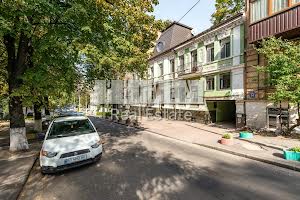 комерційна за адресою Олександра Кониського вул., 32а
