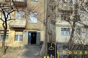 комерційна за адресою Джона Маккейна вул. (Івана Кудрі), 9