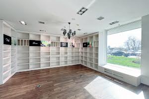комерційна за адресою Звіринецька вул., 59