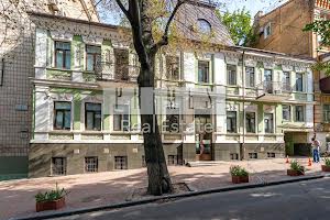 комерційна за адресою Олександра Кониського вул., 32а