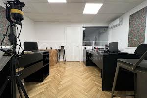 комерційна за адресою Шовковична вул., 24