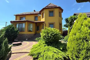 будинок за адресою Героїв Крут вул., 2