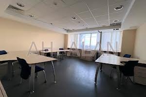 комерційна за адресою Дегтярівська вул., 53