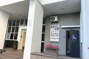 комерційна за адресою Дарницький бульв., 1
