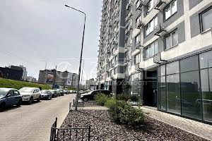 комерційна за адресою Ревуцького вул., 40