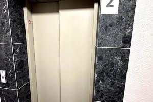комерційна за адресою Кришталева вул., 1-А
