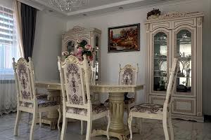 будинок за адресою 24 серпня, 11
