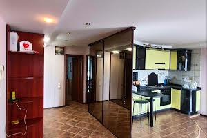 квартира за адресою Космонавтів вул., 8