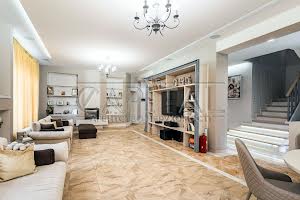 будинок за адресою 1 Травня вул., 2
