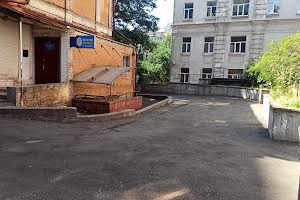комерційна за адресою Лютеранська вул., 12
