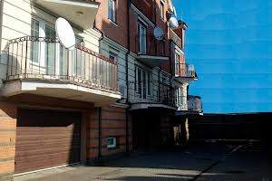 будинок за адресою Добровольчих Батальйонів вул. (Панфіловців), 6