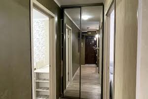квартира за адресою Космонавтів вул., 4