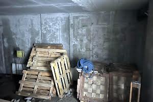 комерційна за адресою Зарічна вул., 1-В
