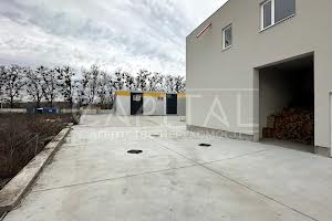 комерційна за адресою Соборна вул., 305