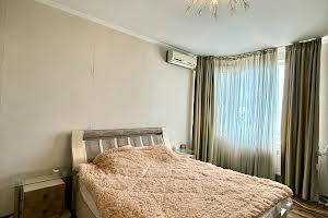 квартира за адресою Середньофонтанська вул., 19б