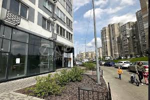 комерційна за адресою Ревуцького вул., 40