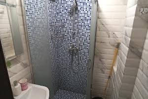 комерційна за адресою Празька вул., 32