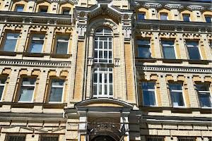 комерційна за адресою Михайлівська вул., 12-Б