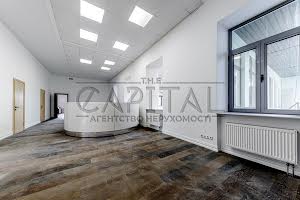 комерційна за адресою Володимирська вул., 4